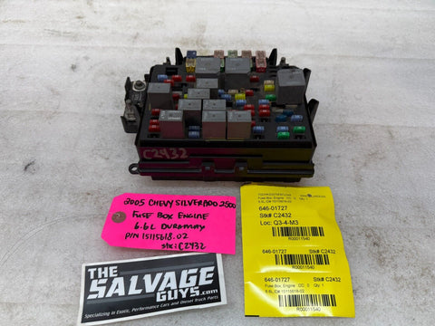 01-05 Chevrolet GMC SILVERADO SIERRA LLY UNDERHOOD FUSE RELAY BOX 15115618-02