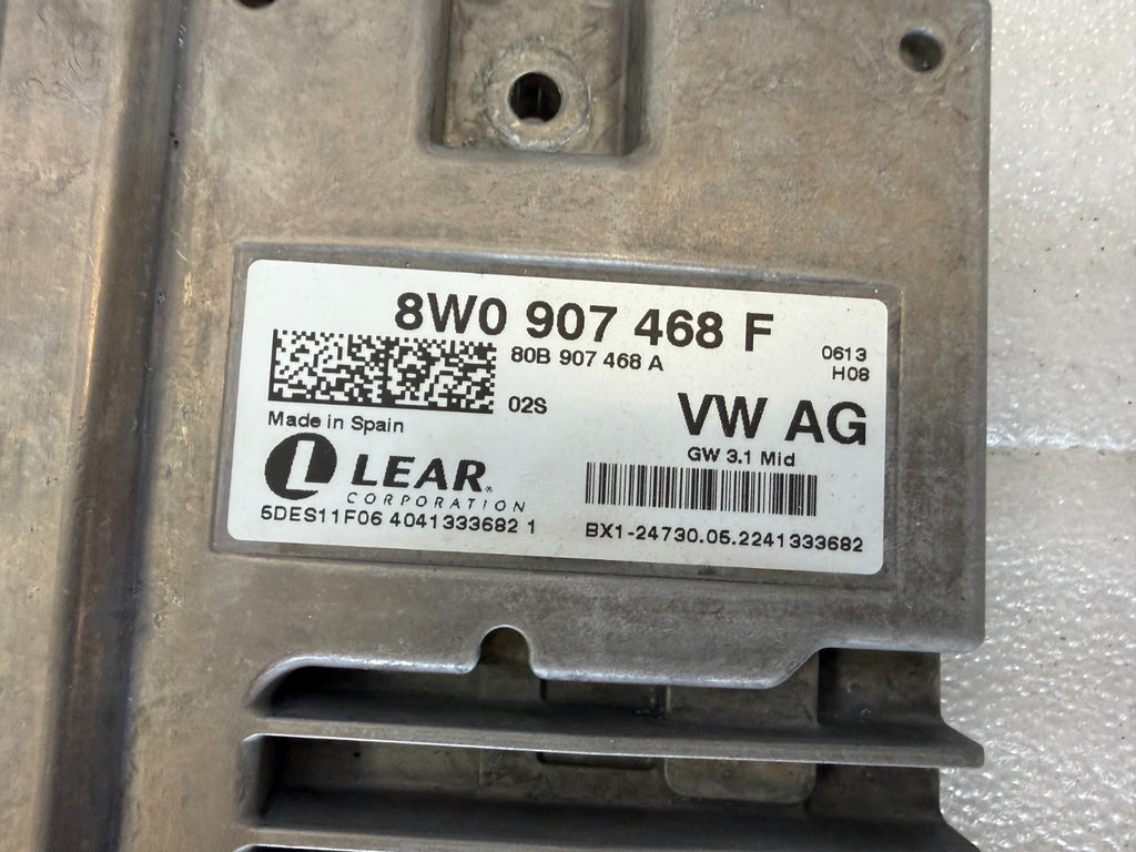 47705882