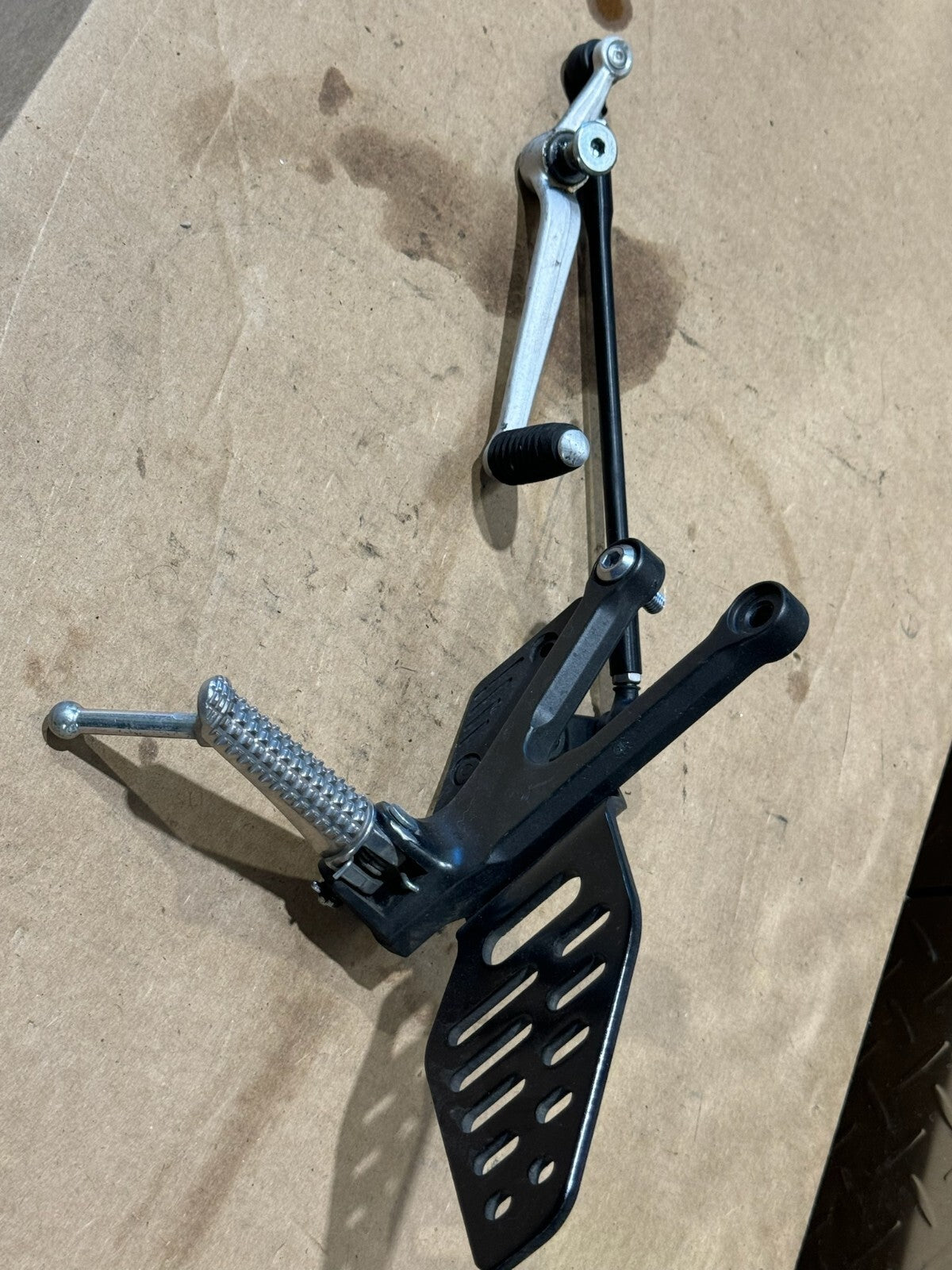 17 18 19 20 YAMAHA YZFR6 YZF-R6 OEM LEFT REAR SET SHIFTER FOOT PEG ...